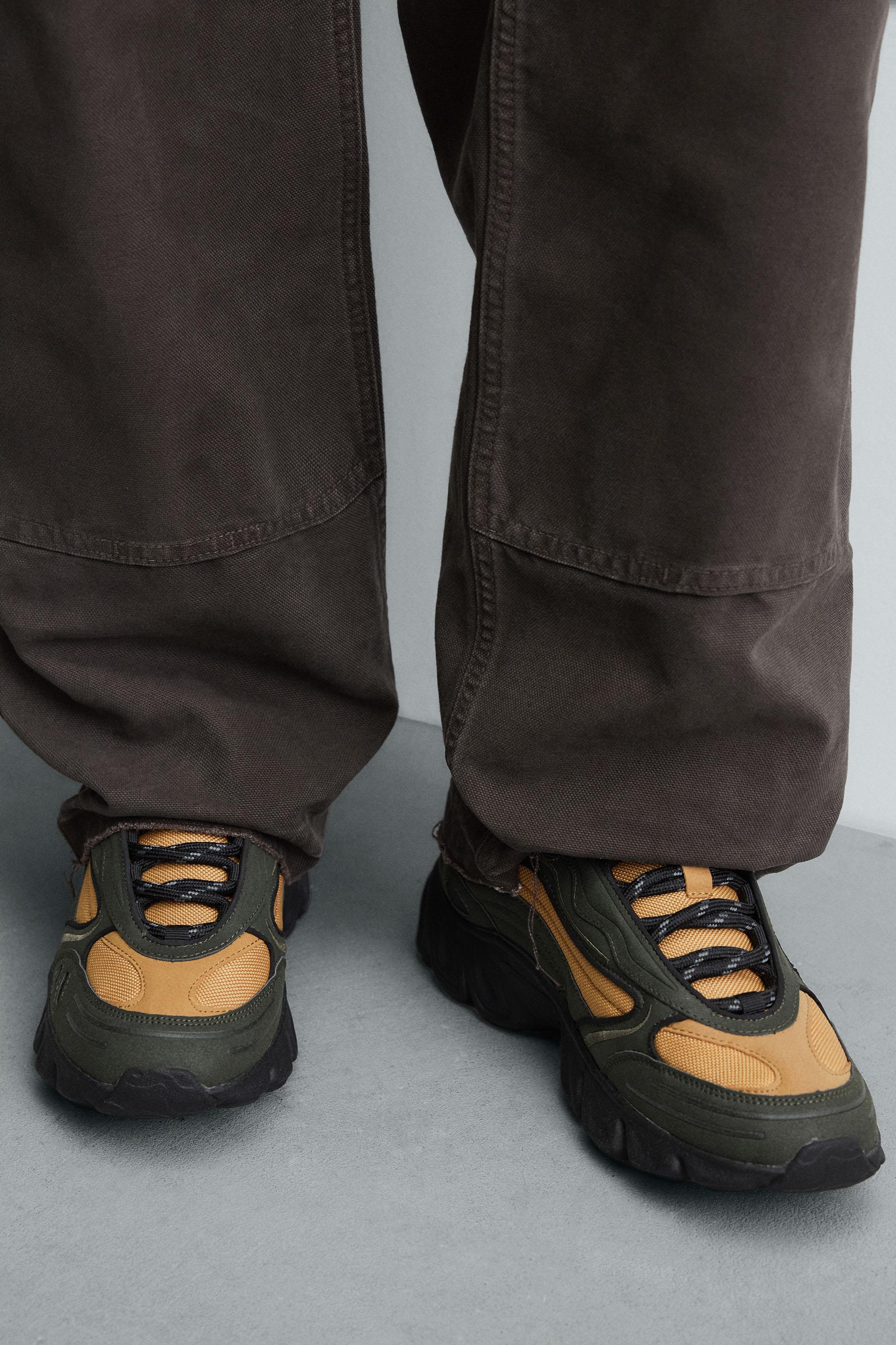 CHUNKY SOLE SNEAKERS